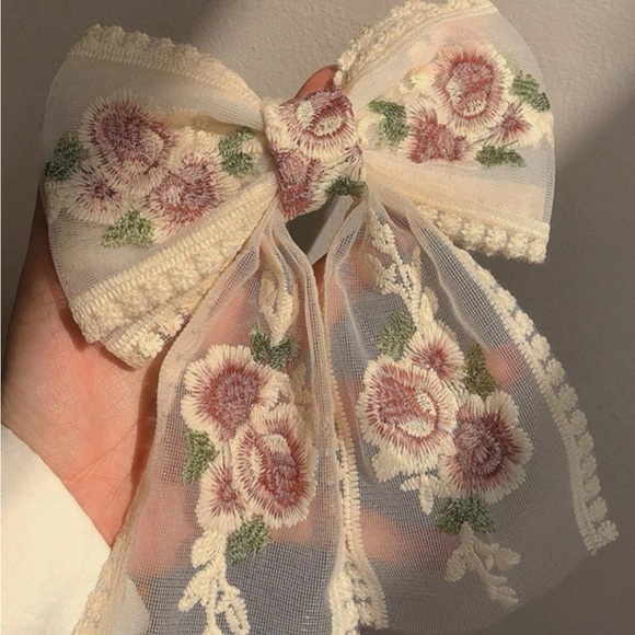 Floral Embroidered Mesh Floral Hair Clip - Picture 3 of 4